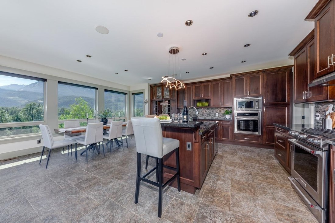 House in Squamish, British Columbia, Canada 5 - 18248781
