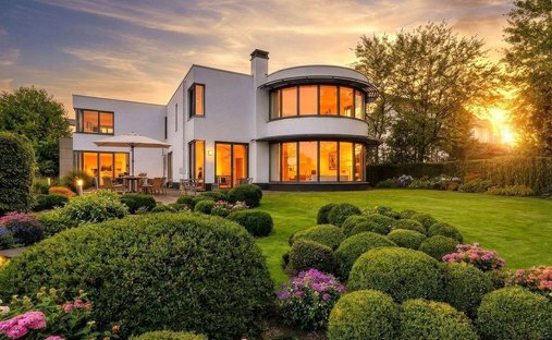 Villa in Hendrik-Ido-Ambacht, South Holland, Netherlands 1