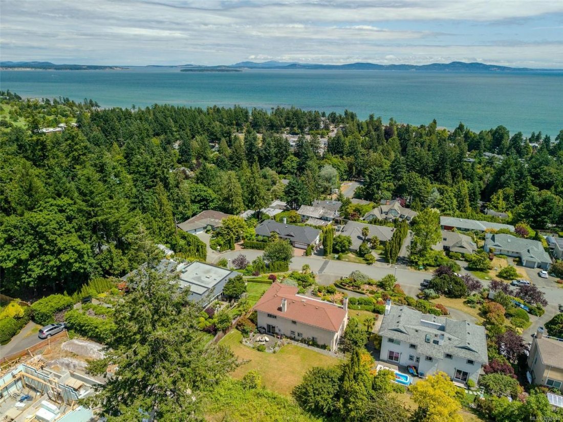 House in Saanich, British Columbia, Canada 5 - 18248737
