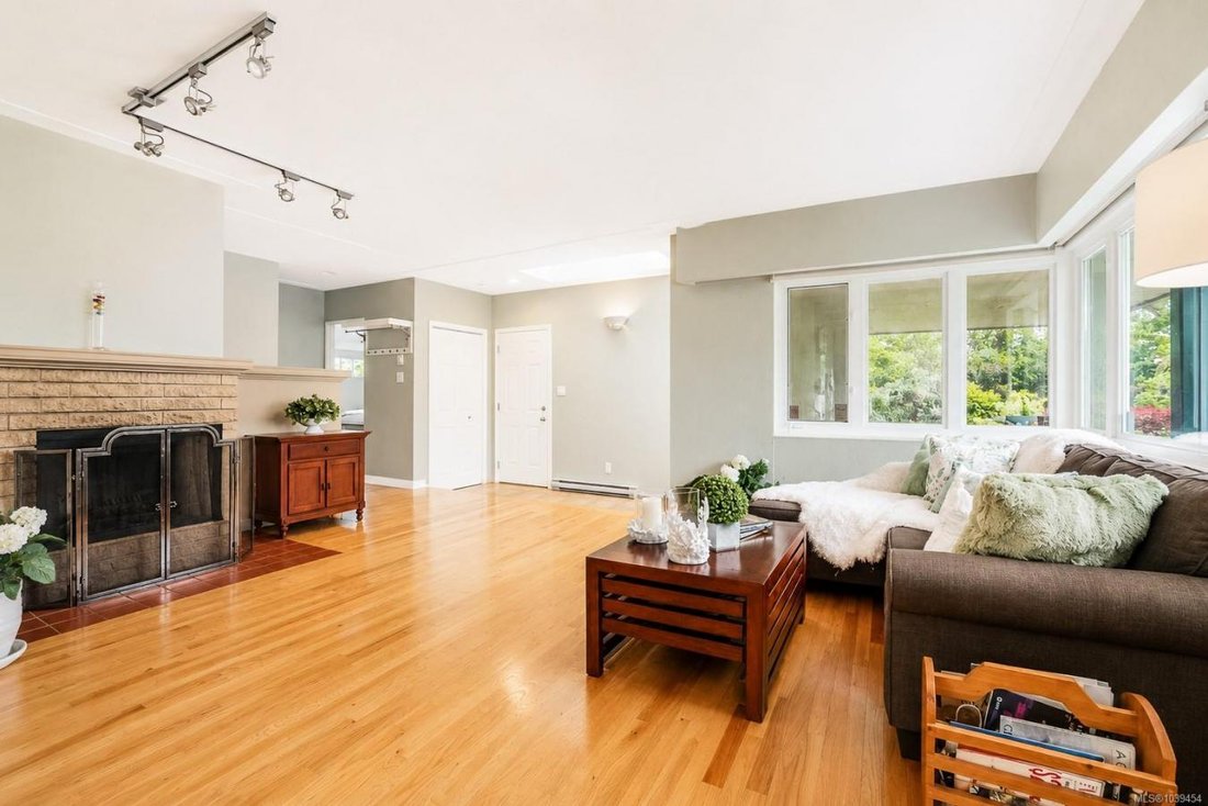 House in Oak Bay, British Columbia, Canada 5 - 18248730