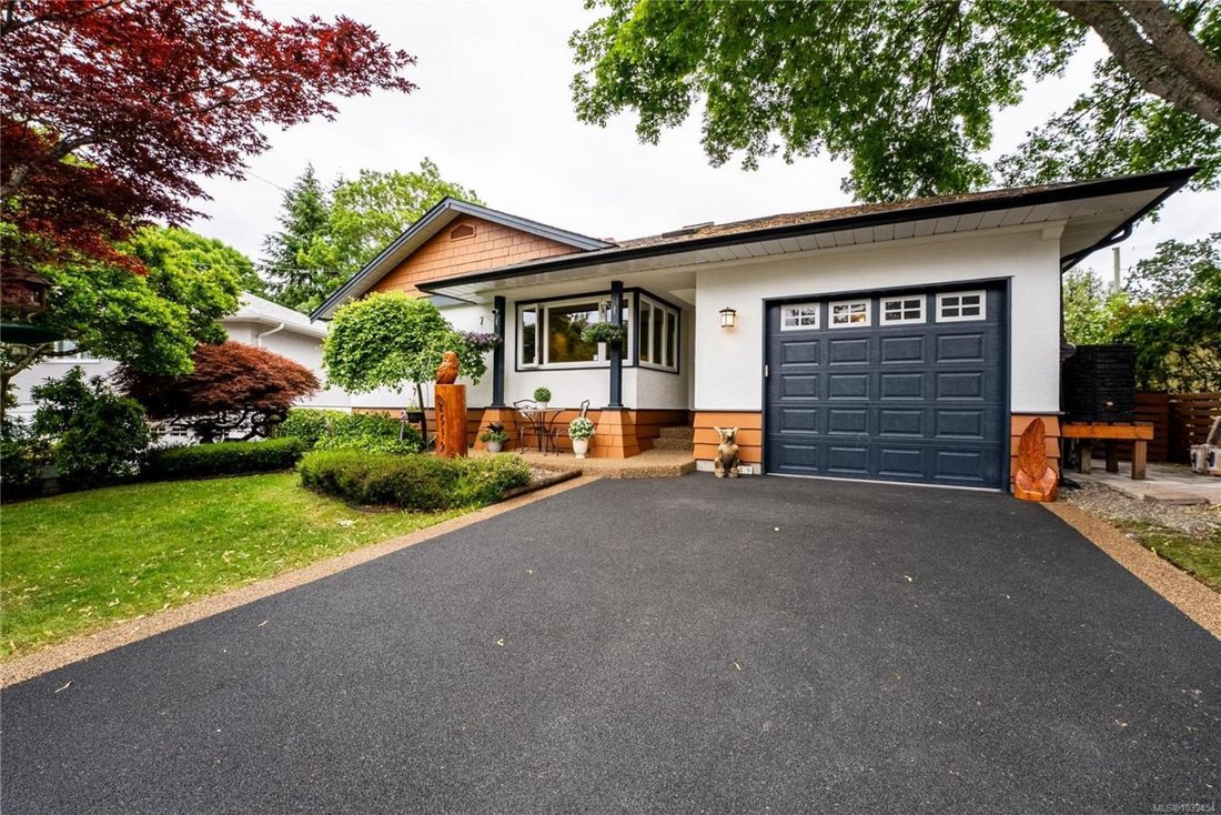 House in Oak Bay, British Columbia, Canada 1 - 18248730