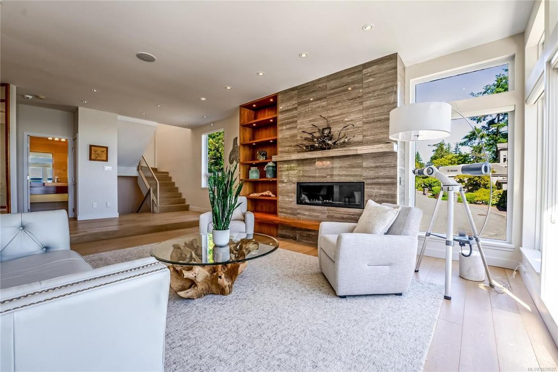 House in Saanich, British Columbia, Canada 4 - 18248740