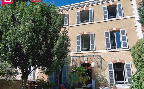 Villa in Charles de Gaulle, Cahors, France 1