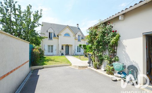 House in Le Plessis-Bouchard, Ile-de-France, France 1