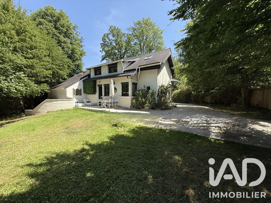 House in Fontainebleau, Ile-de-France, France 3 - 18252098