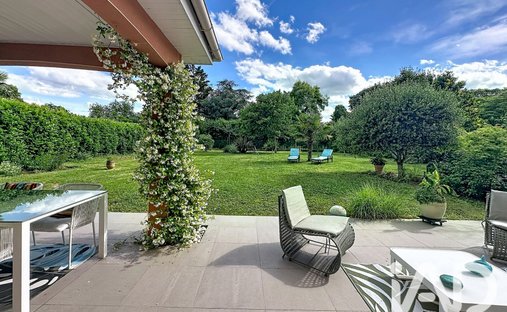 House in Est, Craponne, France 1