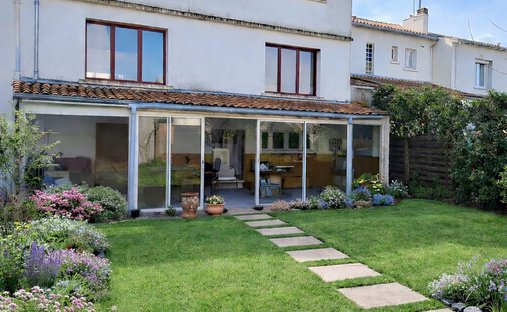 House in Saint Eloi, La Rochelle, France 1