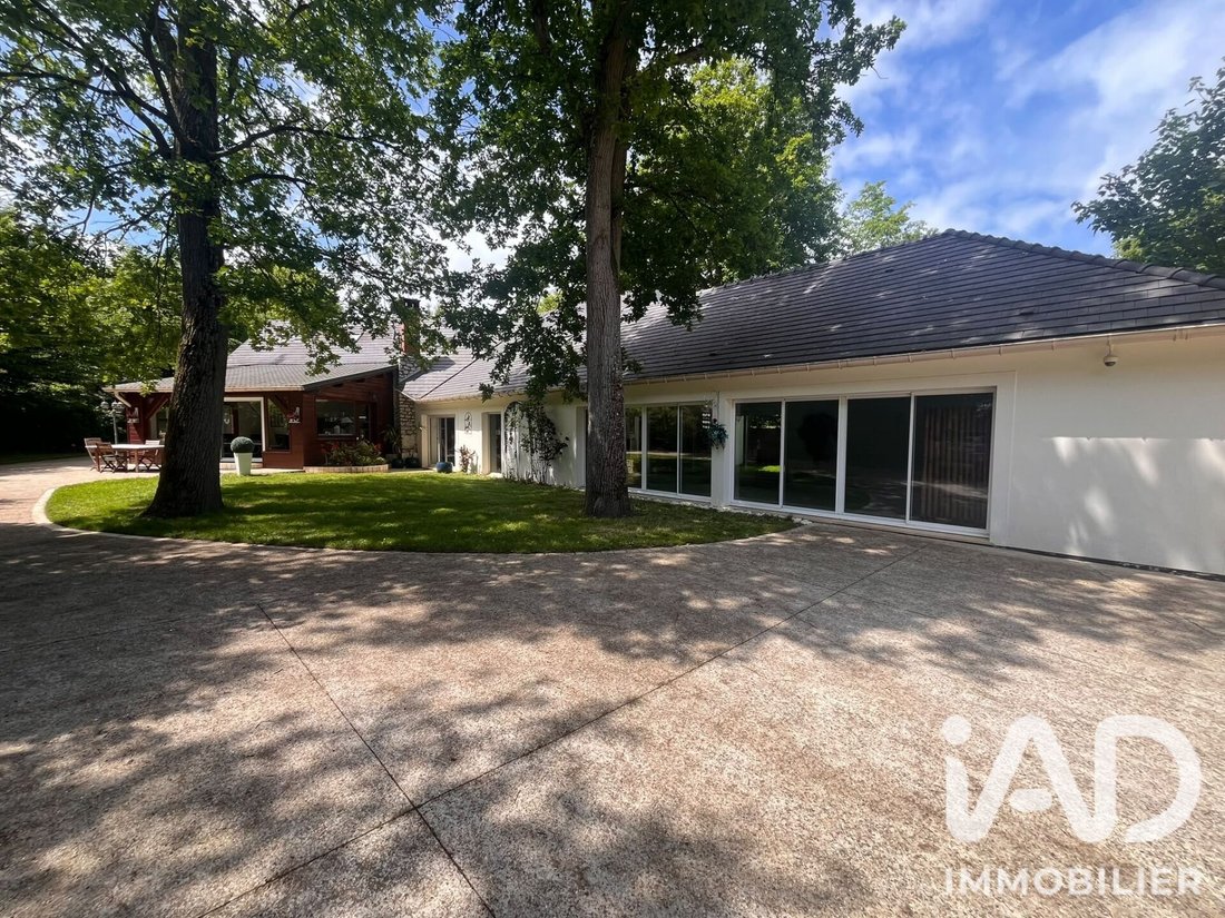 House in Fontainebleau, Ile-de-France, France 1 - 18252098