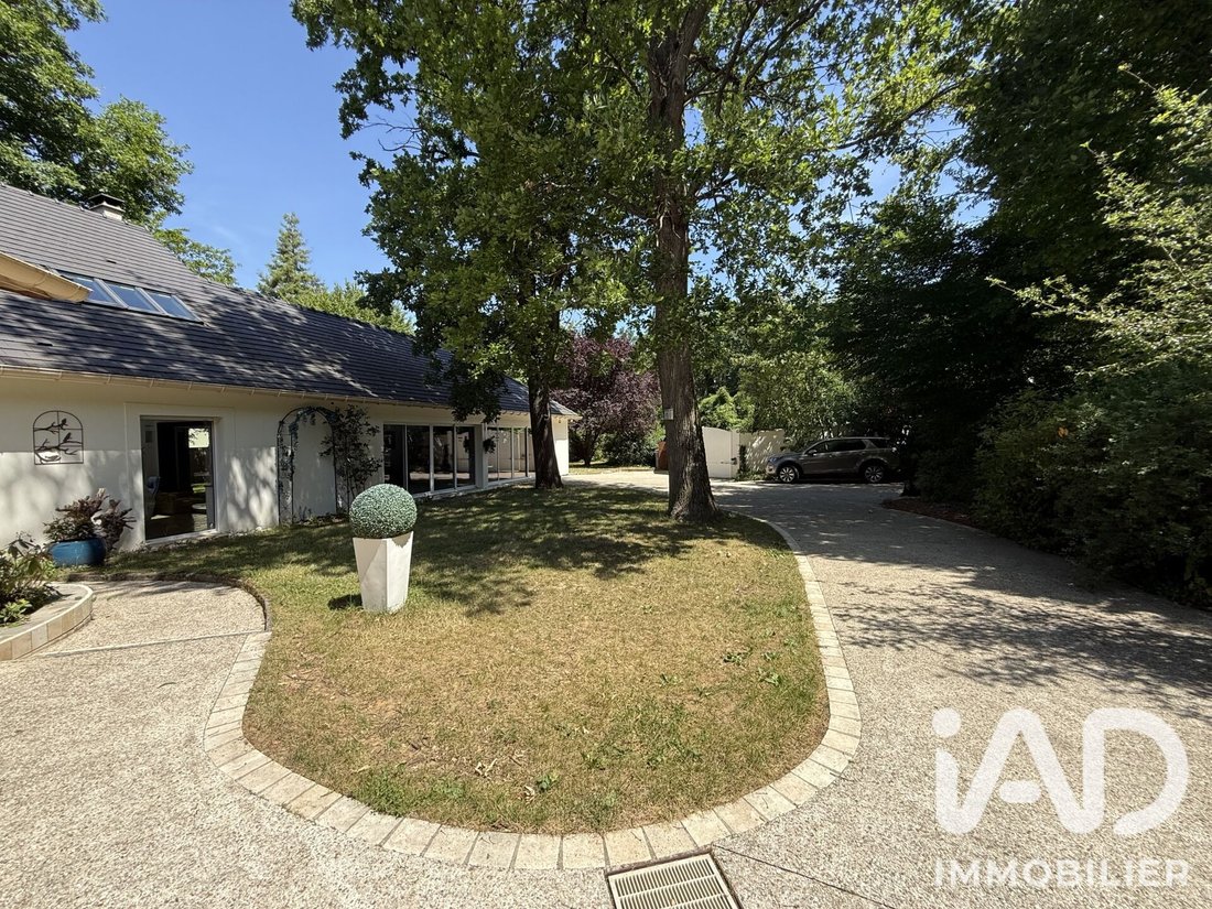 House in Fontainebleau, Ile-de-France, France 2 - 18252098