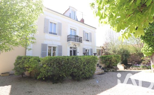 House in Montereau-Fault-Yonne, Ile-de-France, France 1