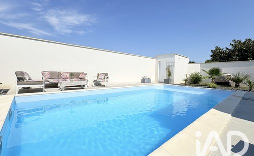 House in Nord, Carbon-Blanc, France 1