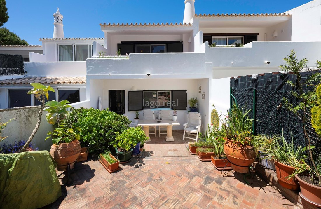 Townhouse in Loule (Sao Clemente), Algarve, Portugal 1 - 18249514
