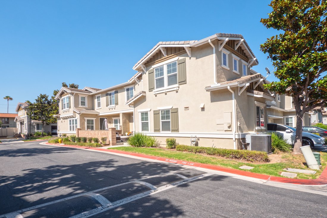 Condo in Grand Terrace, California, United States 2 - 18249723
