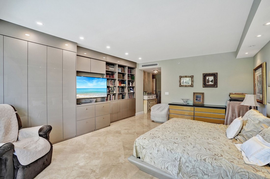 Condo in Bal Harbour, Florida, United States 3 - 18249732