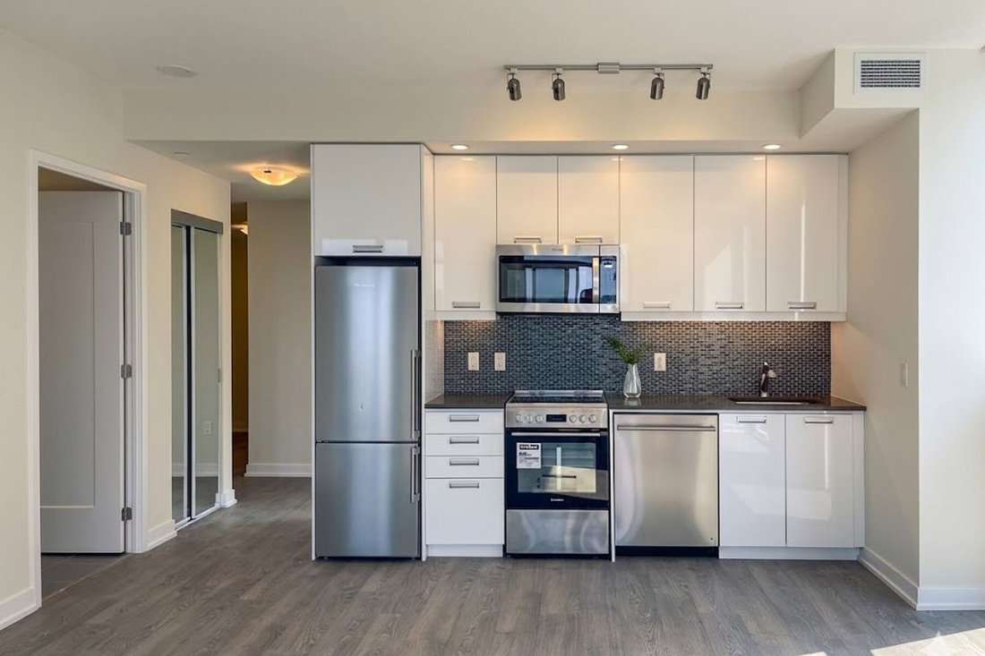 Condo in Toronto, Ontario, Canada 3 - 18249638