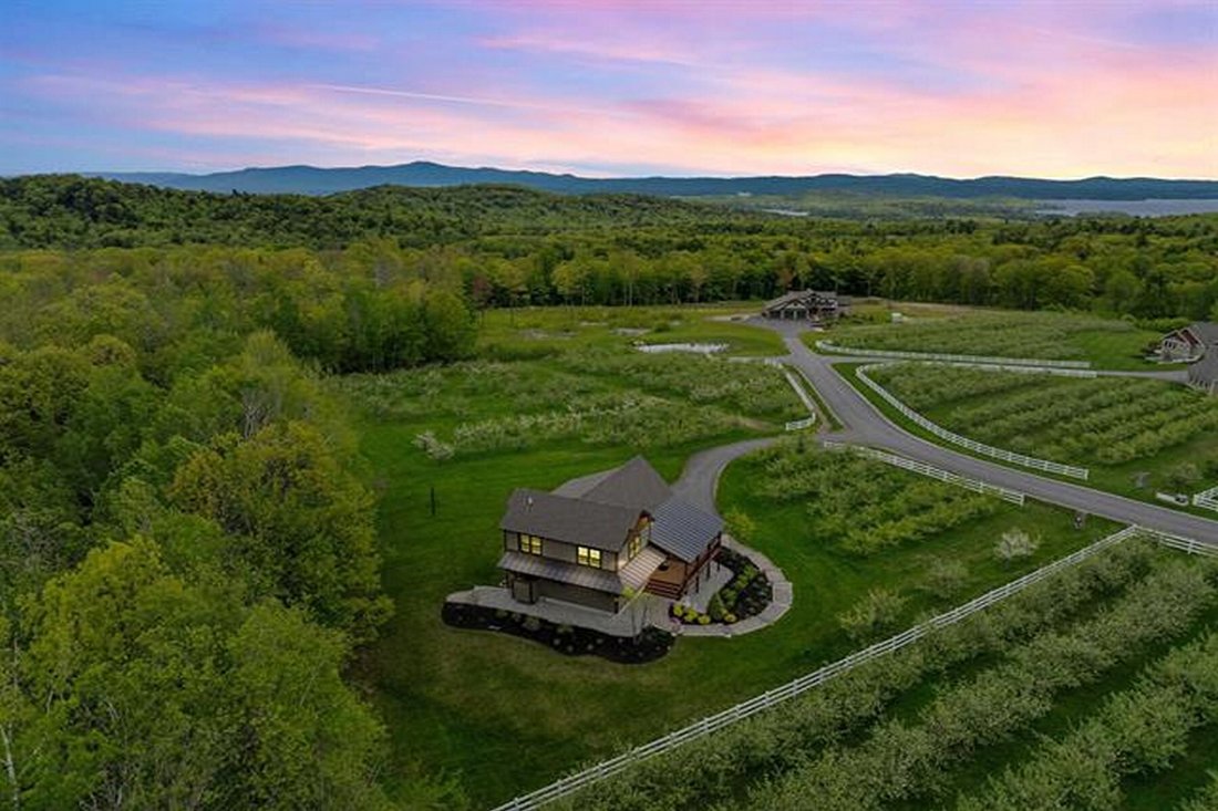 House in Gilford, New Hampshire, United States 2 - 18249952