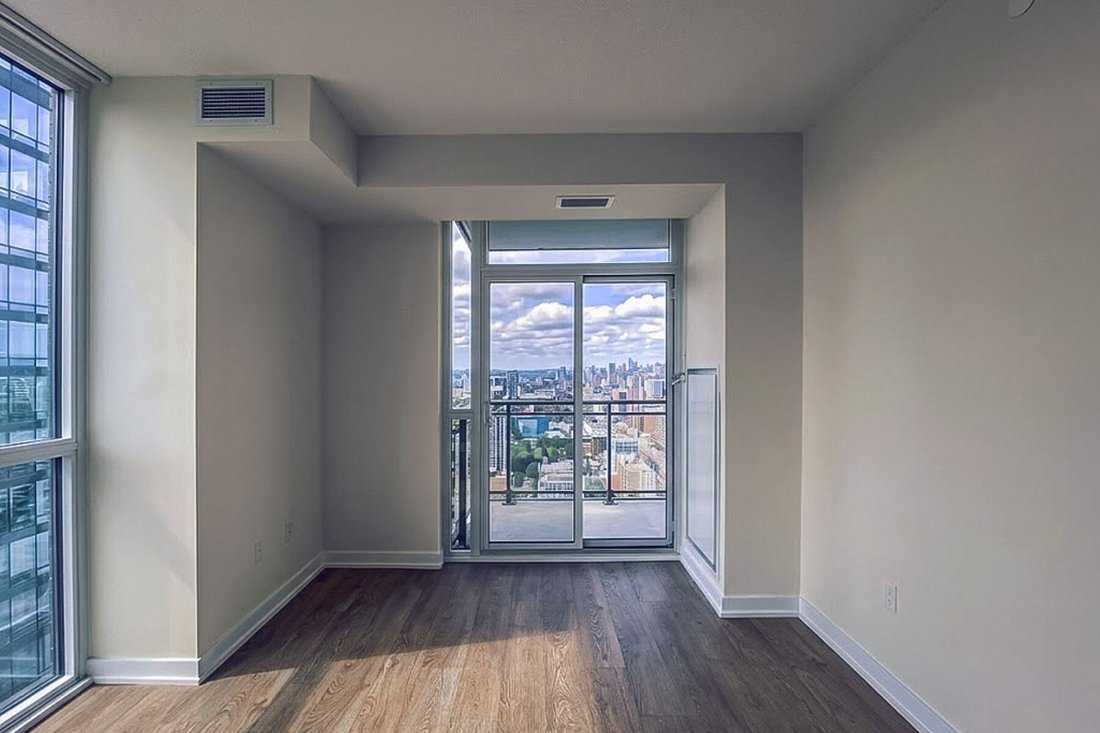 Condo in Toronto, Ontario, Canada 5 - 18249638