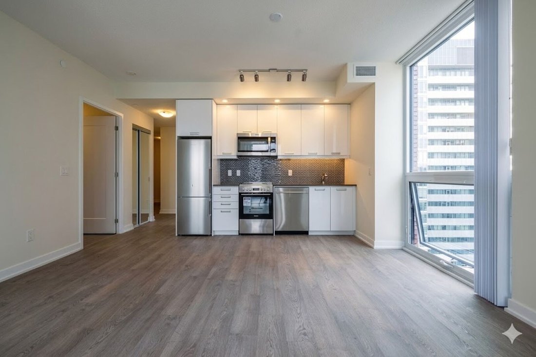 Condo in Toronto, Ontario, Canada 4 - 18249638