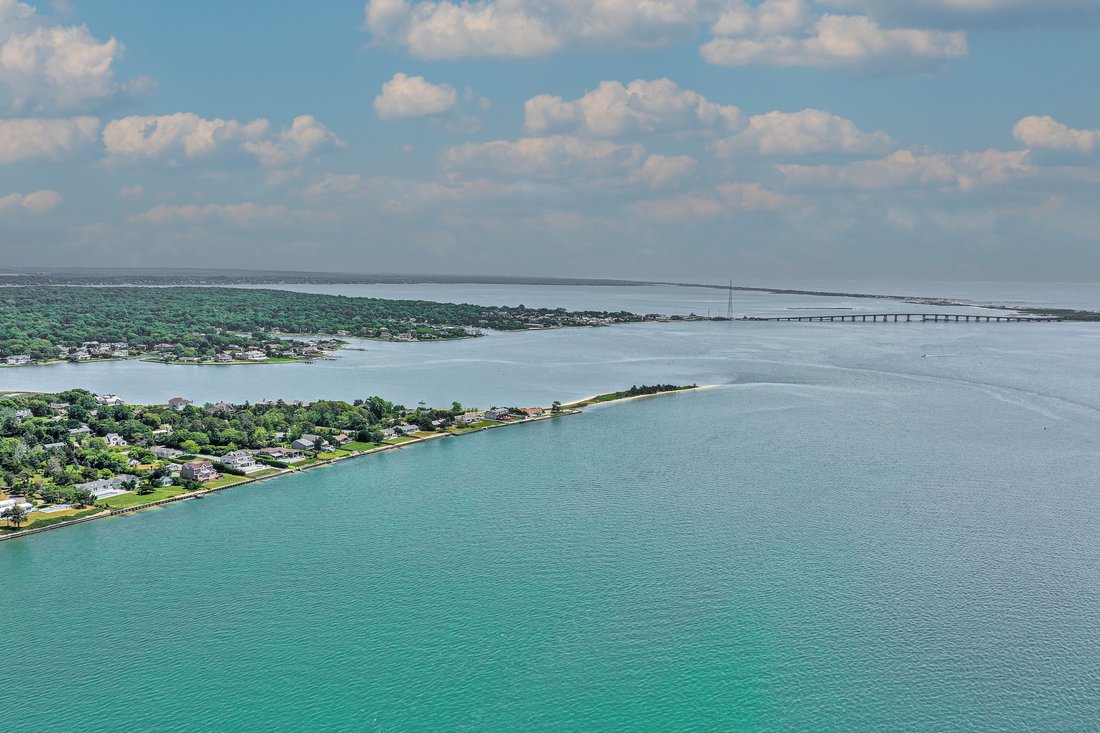 Hampton Bays, New York, United States 1 - 18249725