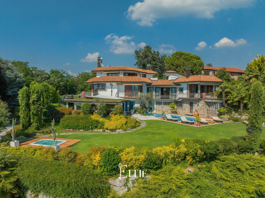 Villa in Besozzo, Lombardy, Italy 1 - 18258062