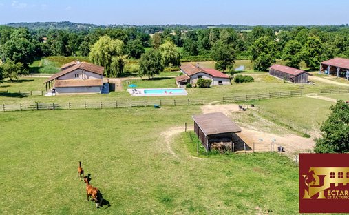 Villa in Neuville-les-Dames, Auvergne-Rhône-Alpes, France 1