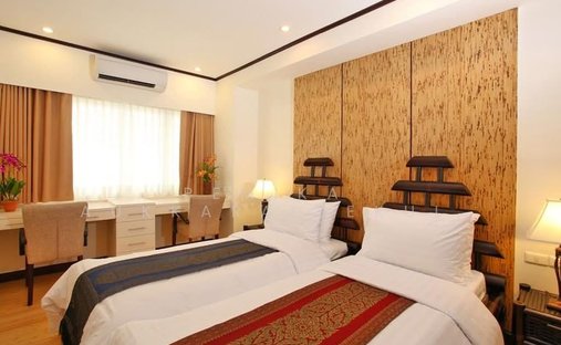 Condo in Khlong Toei, Krung Thep Maha Nakhon, Thailand 1
