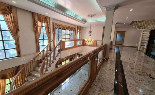 House in Chan Kasem, Bangkok, Thailand 1