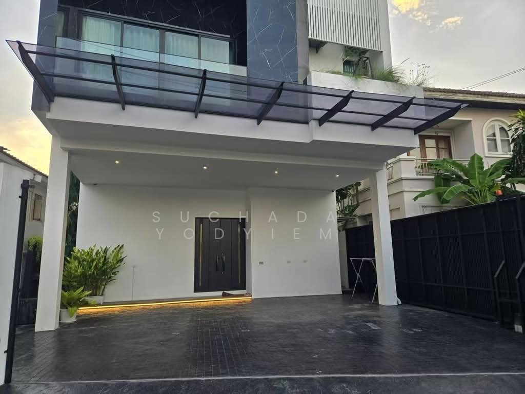 Villa in Phra Khanong Nuea, Bangkok, Thailand 2 - 18253575