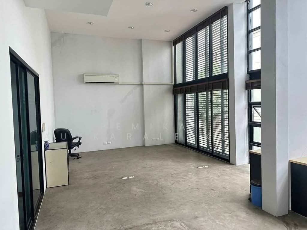 Condo in Khlong Chaokhunsing, Bangkok, Thailand 3 - 18253020