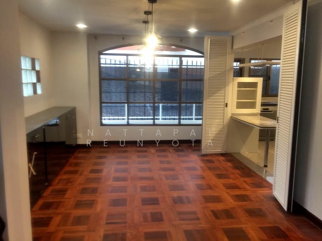 Townhouse in Bangkok, Krung Thep Maha Nakhon, Thailand 2 - 18255899