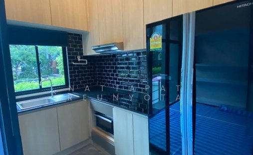 Townhouse in Chong Nonsi, Krung Thep Maha Nakhon, Thailand 1