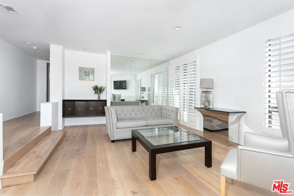 Condo in Los Angeles, California, United States 3 - 18253763