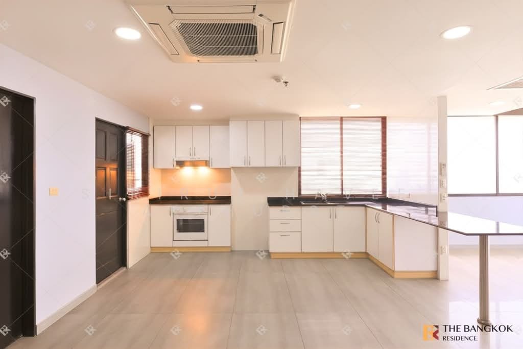 Condo in Khlong Toei, Krung Thep Maha Nakhon, Thailand 4 - 17863881