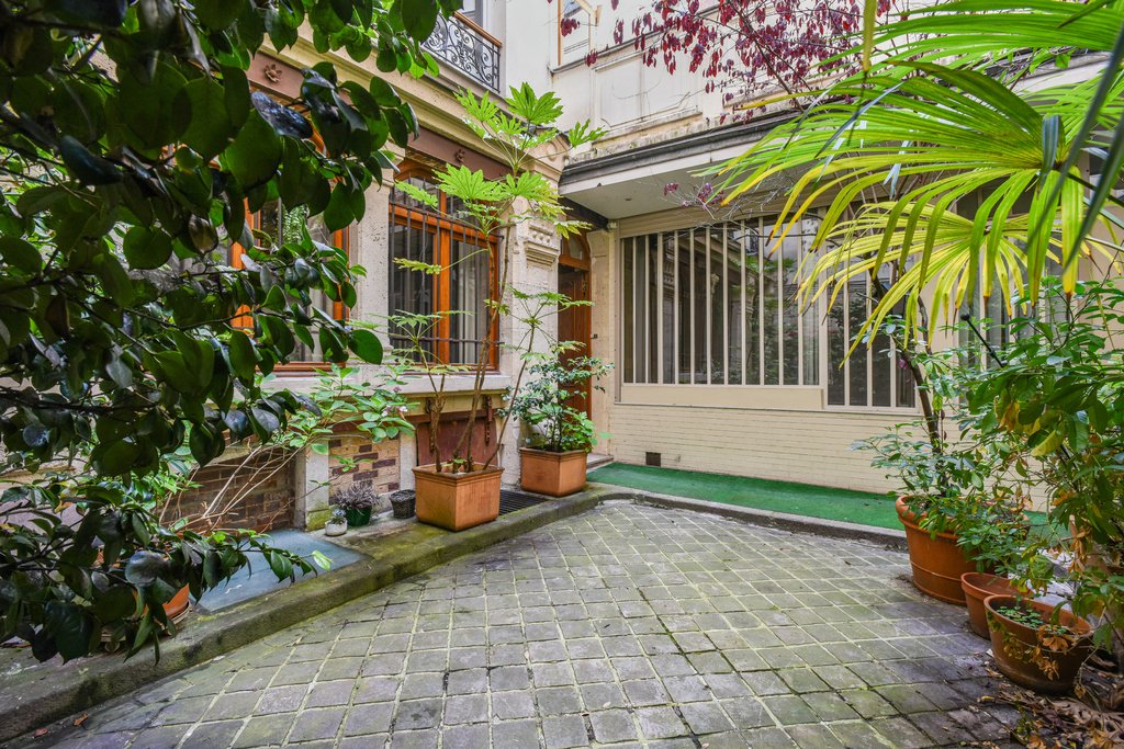 Apartment in République - Saint Ambroise, Paris, Ile-de-France 1 - 14473369