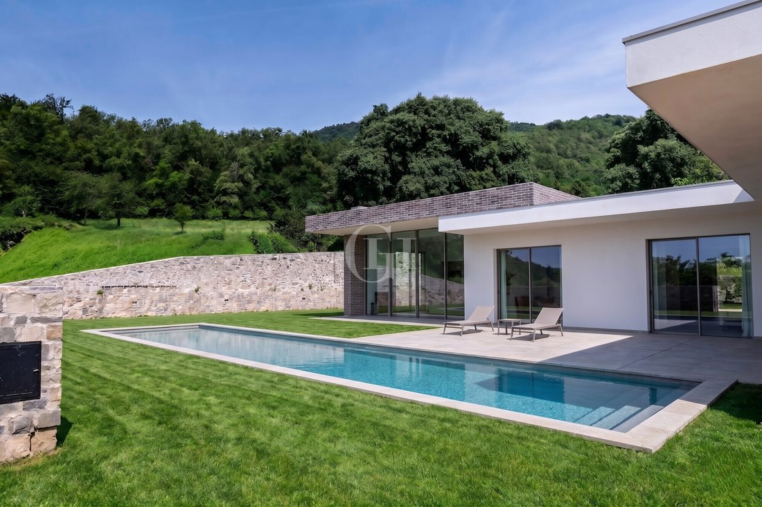 Villa in Provaglio d'Iseo, Lombardy, Italy 1 - 18257536