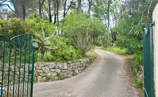 Land in Bois Fleuri-Chevre d'Or-Saint Philippe, Biot, France 1