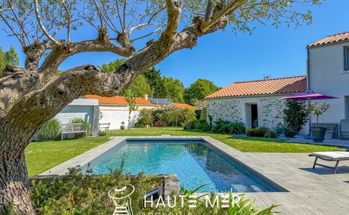 House in Olonne-sur-Mer, Les Sables-d'Olonne, France 1