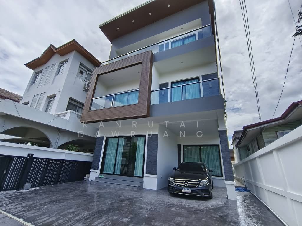 House in Phra Khanong Nuea, Bangkok, Thailand 1 - 18253312