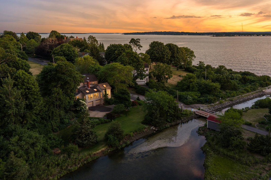 House in Barrington, Rhode Island, United States 2 - 18252040