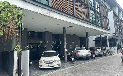 Condo in Khlong Chaokhunsing, Bangkok, Thailand 1