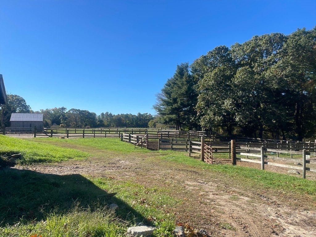 Farm Ranch in Middleborough, Massachusetts, United States 1 - 16867750