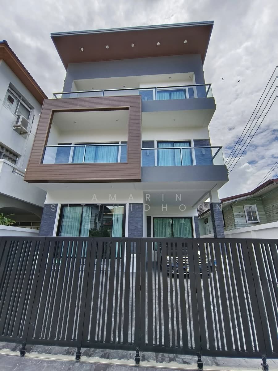 House in Phra Khanong Nuea, Bangkok, Thailand 1 - 18256057