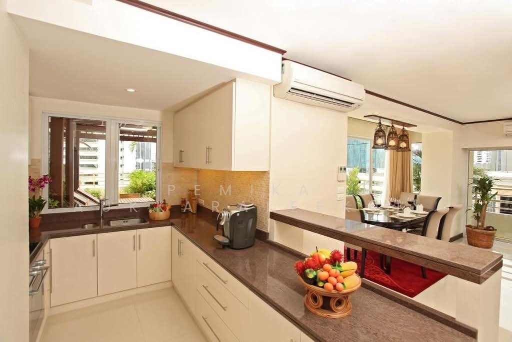 Condo in Khlong Toei, Krung Thep Maha Nakhon, Thailand 3 - 18255692