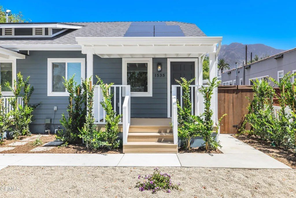 Altadena, California, United States 2 - 18254391