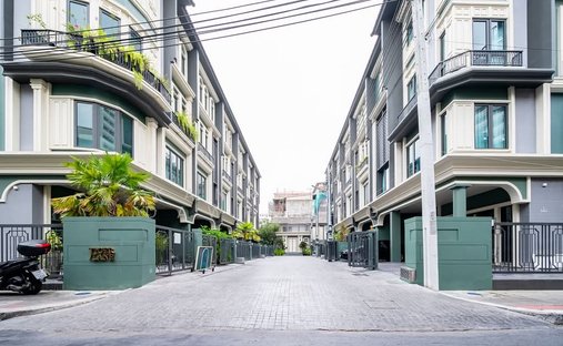 Townhouse in Pom Prap, Bangkok, Thailand 1