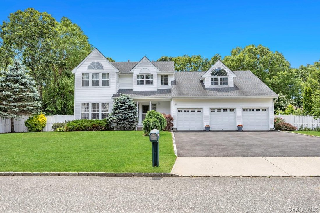 House in Centereach, New York, United States 2 - 18251344