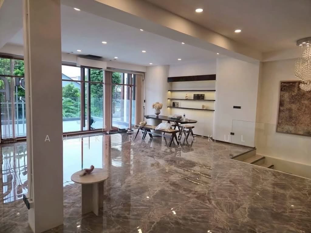 Townhouse in Phra Khanong Nuea, Bangkok, Thailand 3 - 18255081