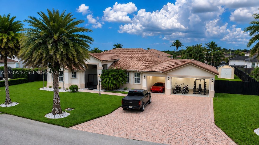 House in Miami, Florida, United States 1 - 18215579