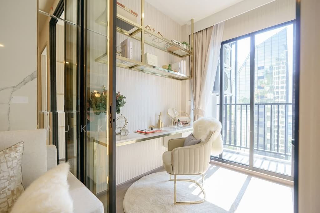 Condo in Thanon Phaya Thai, Bangkok, Thailand 1 - 18253276