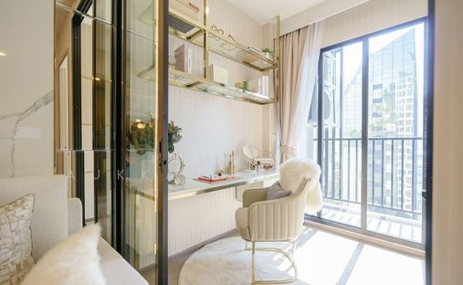Condo in Thanon Phaya Thai, Bangkok, Thailand 1